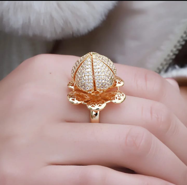 Blossom 360° Rotating Flower Ring