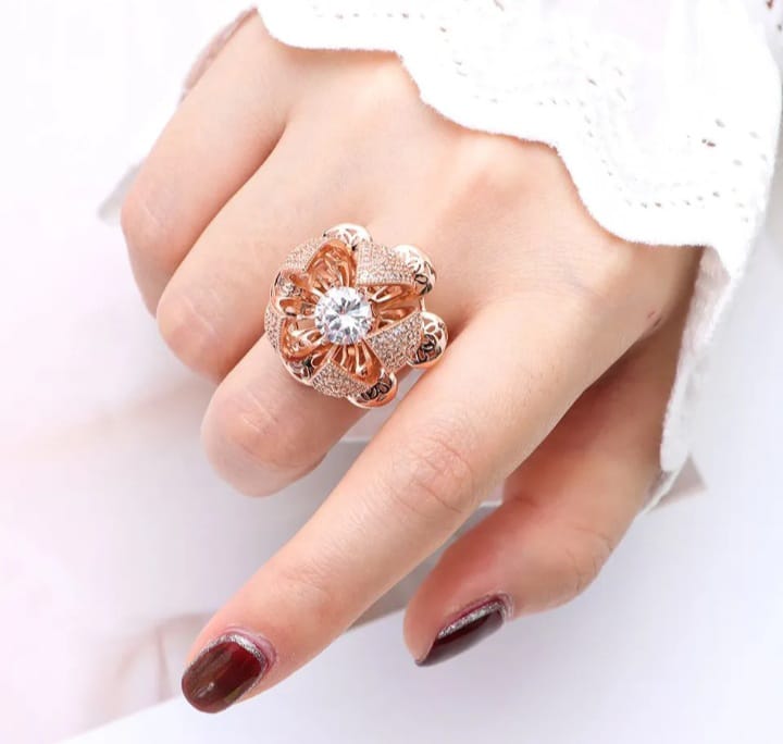 Blossom 360° Rotating Flower Ring